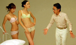 Antonio show the models <br>
how to pose