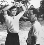 Behind the scenes of THE BIG BOSS: The movie was had been begun by actor-director Wu Chia-Hsiang (right), but after five days of shooting Lo Wei took over.
Which scenes were directed by Wu, cannot be really confirmed, but most probably, due to some stills, Bruce Lee's first visit at the factory, together with his uncle, was among them.