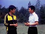 Jet Li and the Beijing Wushu team coach confer.