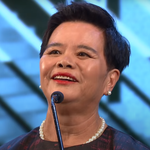 receiving her price at 37th Hong Kong Film Award